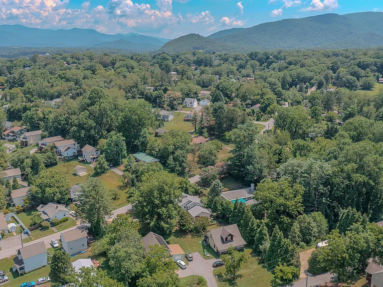 7 W Raleigh Rd #A — Photo 33