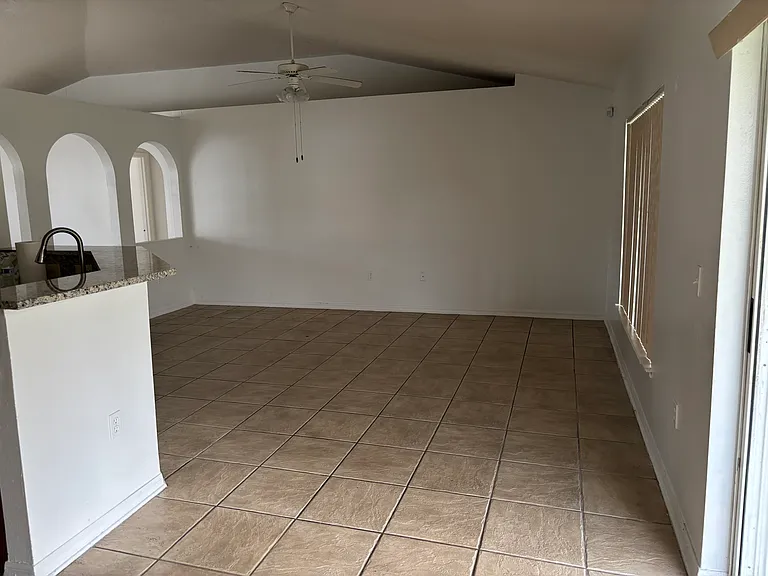 305 Cocoa Ct — Photo 6
