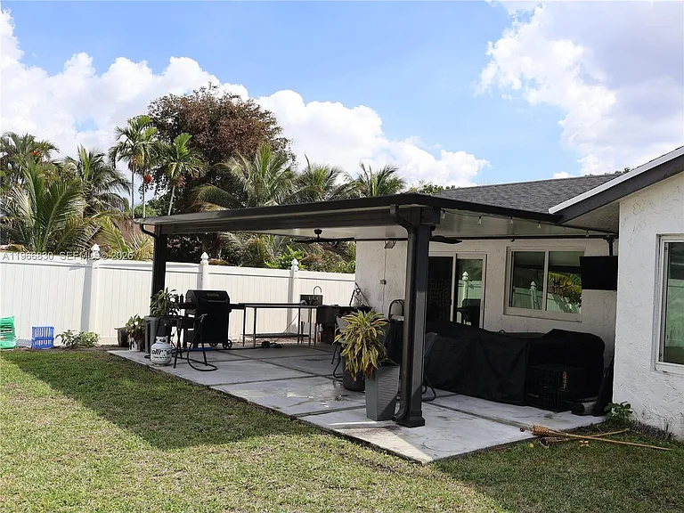 5505 SW 9th St — Photo 19