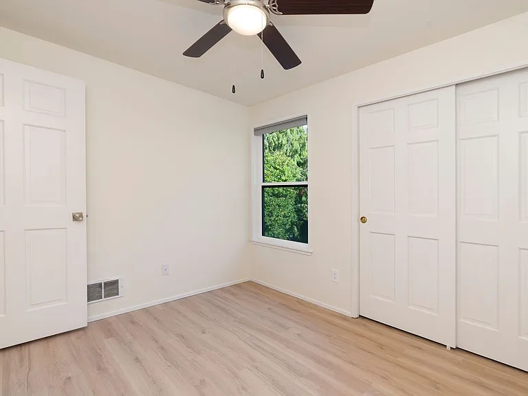 4208 Beach Drive — Photo 11