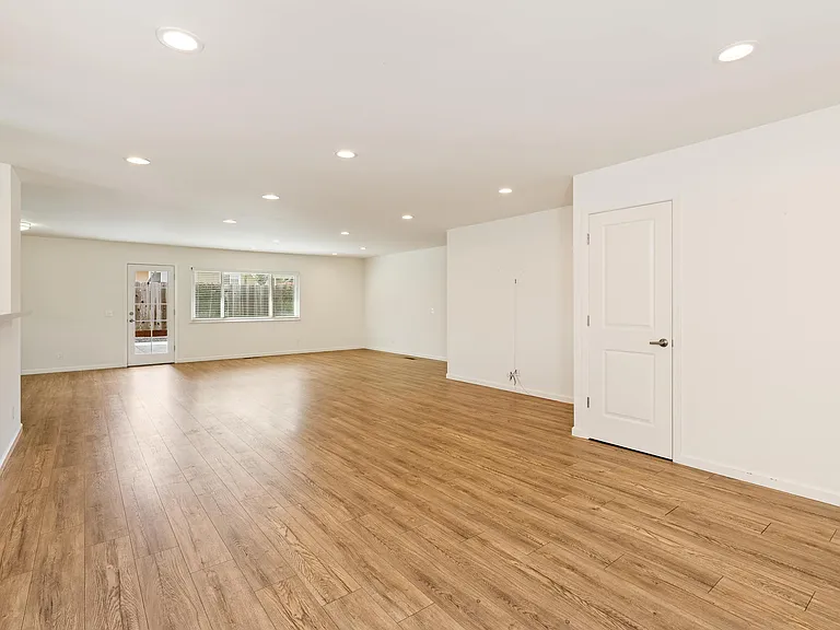 222 Mortimer Ln — Photo 7