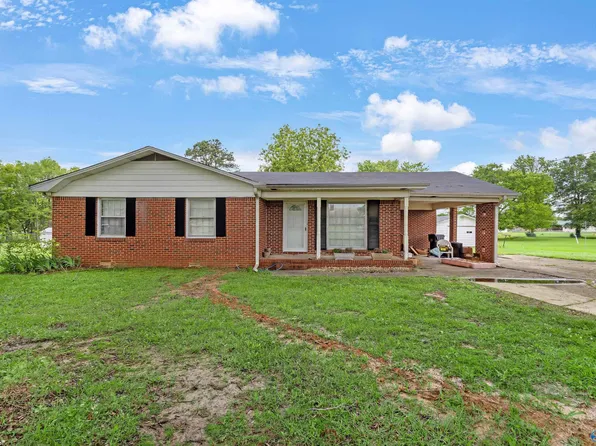 56 Pine St, Decatur, AL 35603