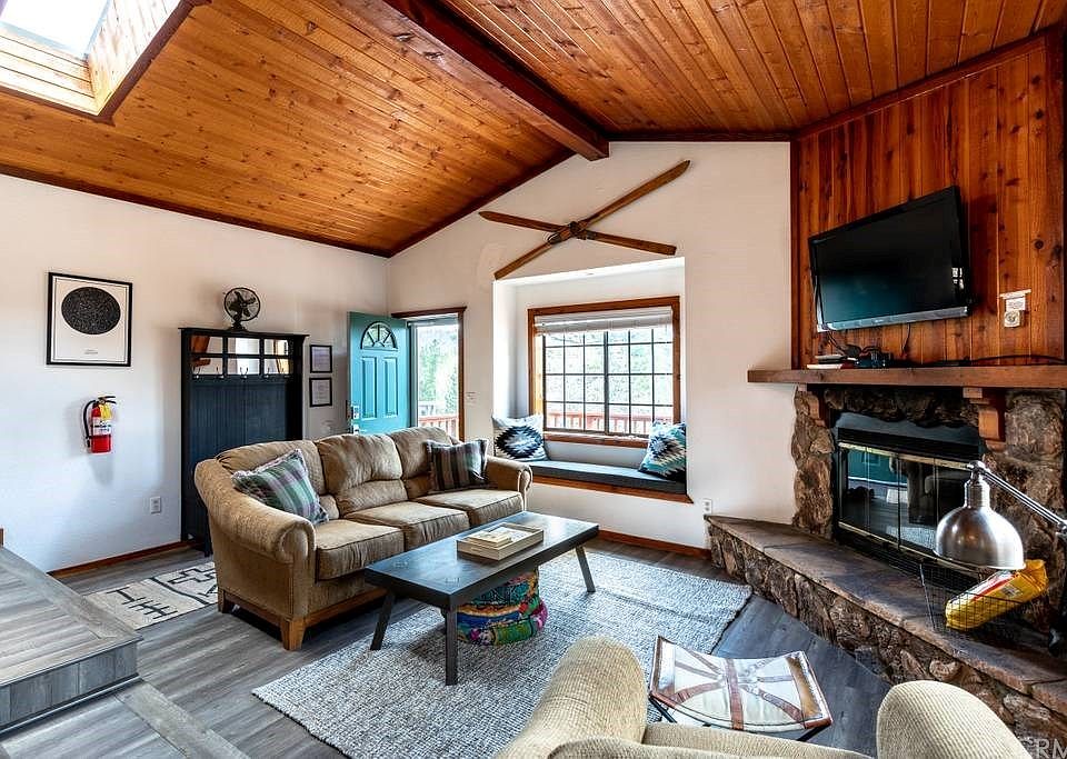 1st image of 517 Vista Ln