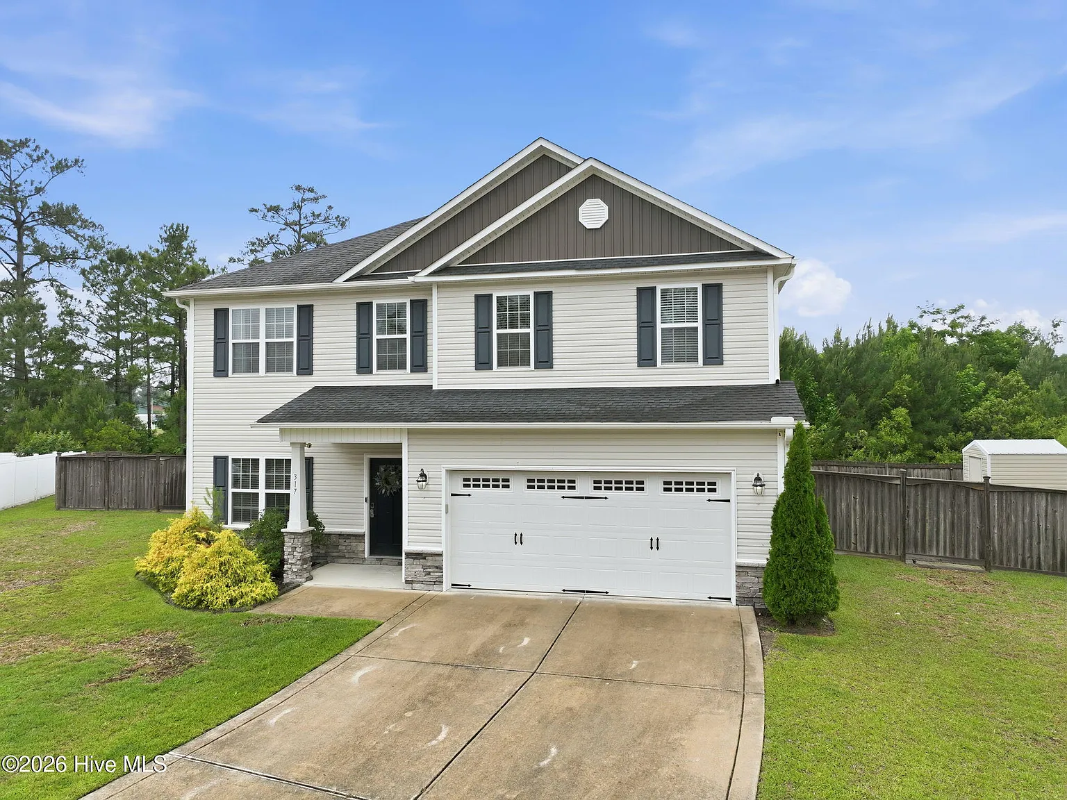 4 bed, 2.5 bath, $2,600 — Photo 2