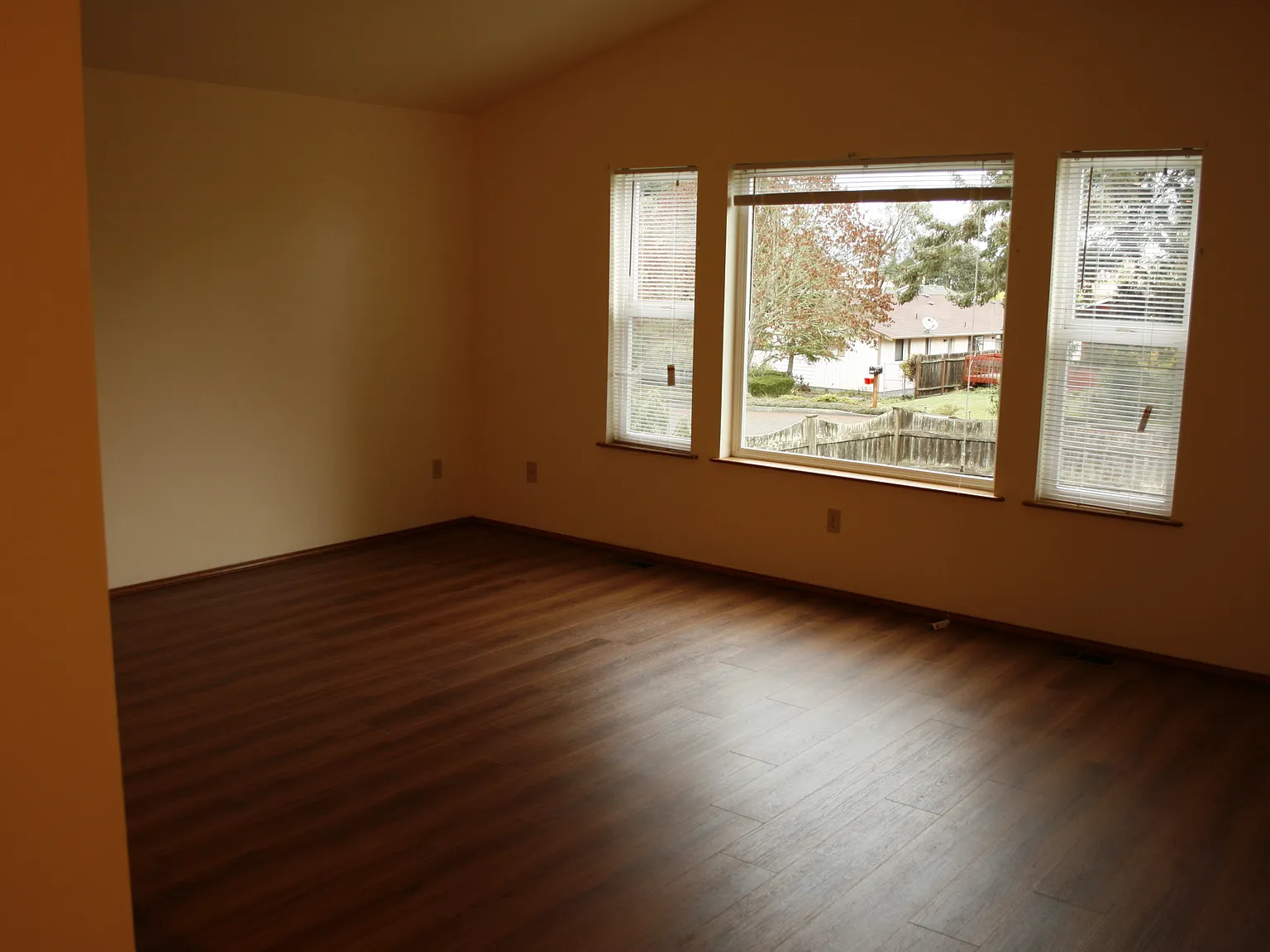 3 bed, 1444 sqft, $2,600 — Photo 2