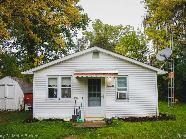 1440 W Yale Ave, Flint, MI 48505