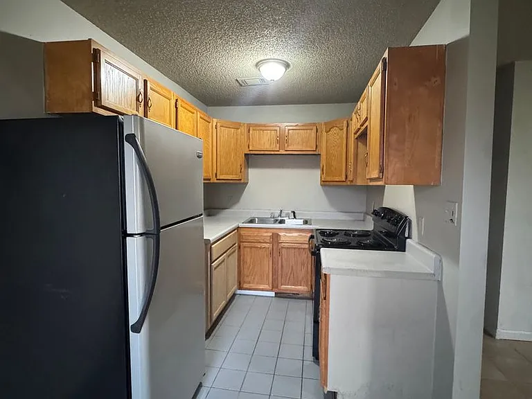 106 Fuller St — Photo 4
