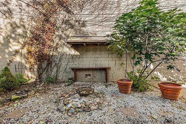 Rented by Compass | media 27