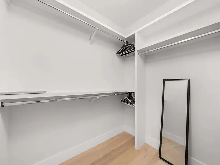 2311 E 8th St #2 — Photo 17