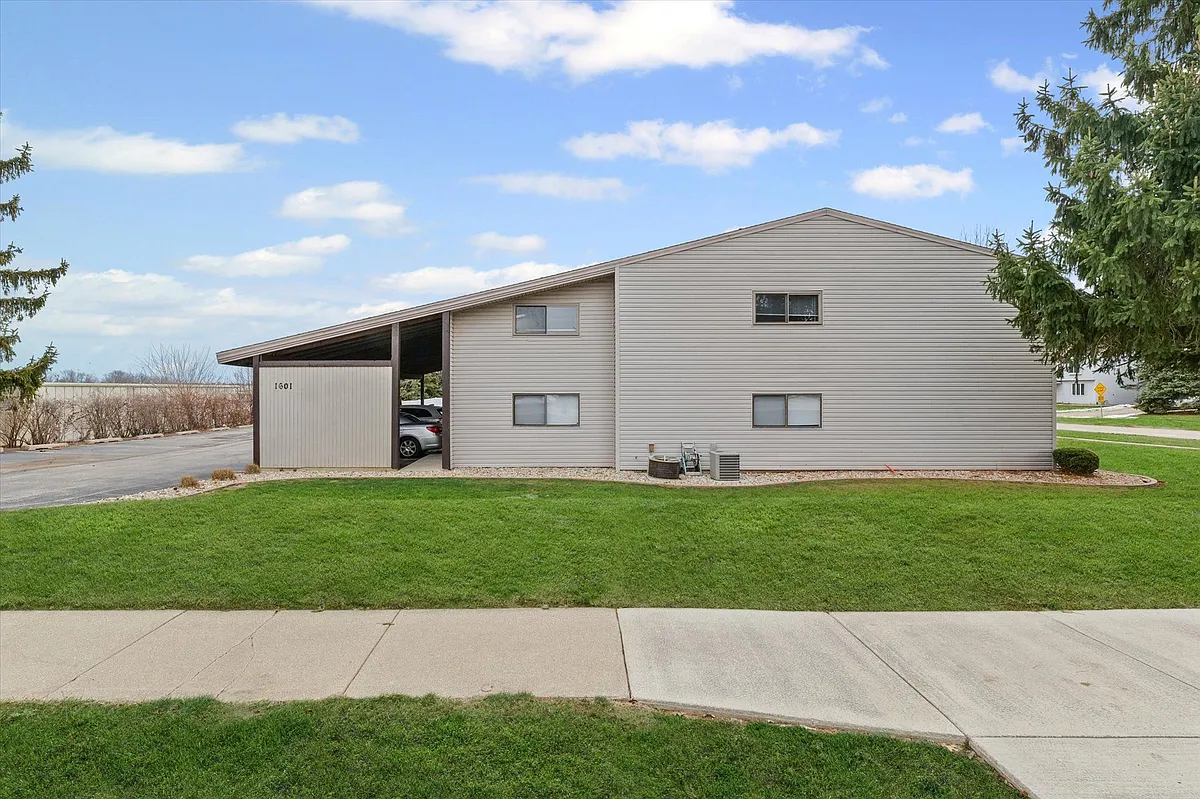Building Photo - 1601 N Hershey Rd