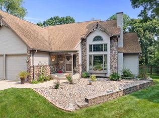 261 Riverwood Dr, Mishicot, WI 54228