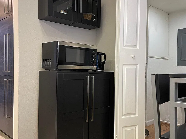 11 Montsalas Dr — Photo 14