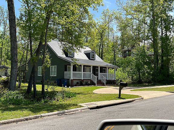 3rd image of 906 9th Ave NE