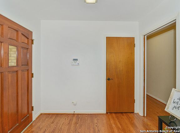 3rd image of 2706 Gainesborough Dr