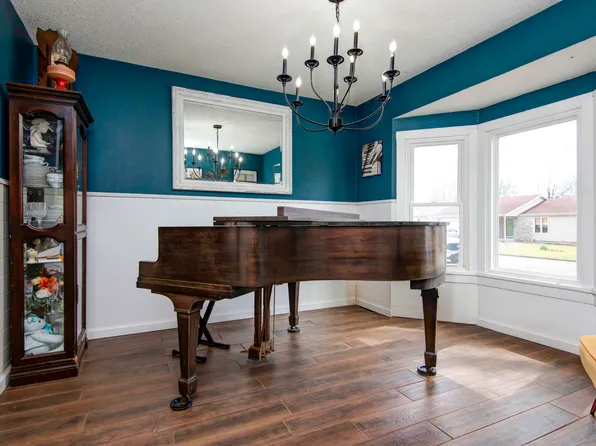 1711 W Whiteside Street, Springfield, MO 65807