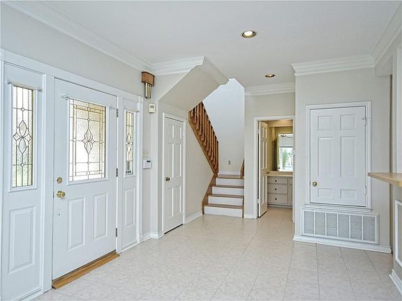 3rd image of 1101 Lakeway Dr APT D