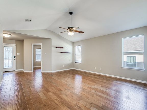 5th image of 1002 Magnolia Fld