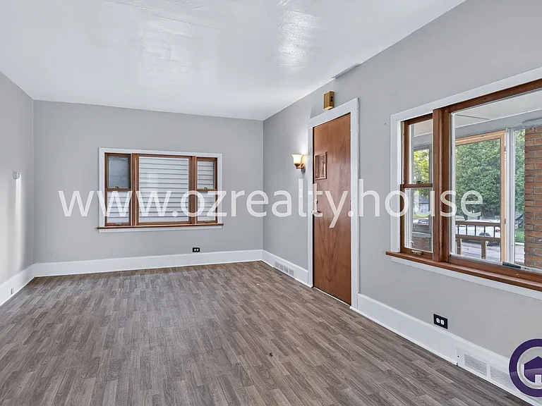 1019 Coventry Ave — Photo 5