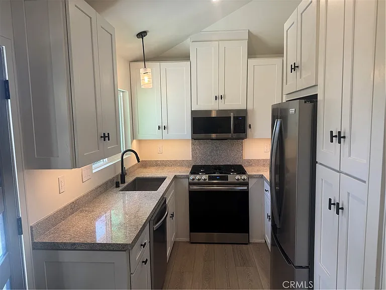 820 Saint Clair St #1 — Photo 5