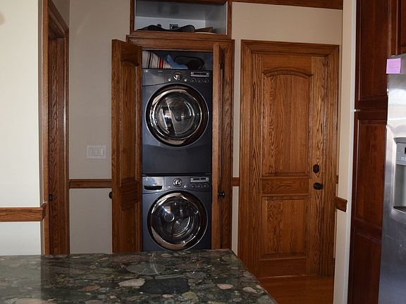 4th image of 6039 Huxley Ave