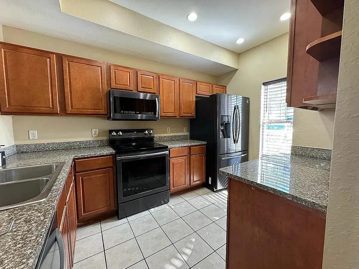 2 bed, 2.5 bath, 1234 sqft, $1,499 — Photo 3