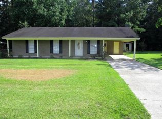 202 Yawn St, Collins, MS 39428