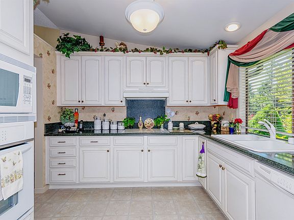 2nd image of 4407 NE 26th Ct