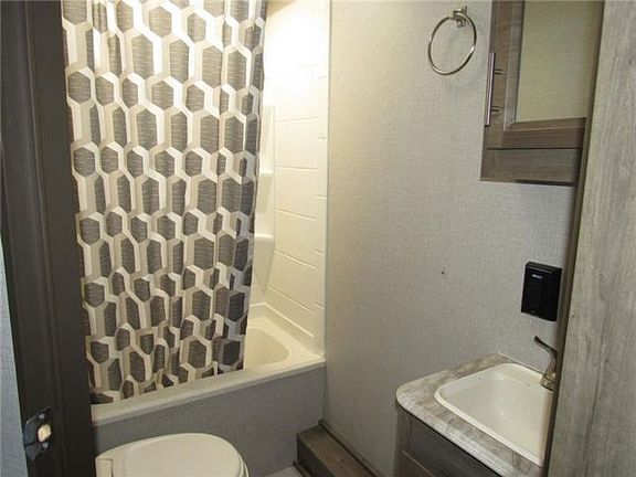5th image of 2226 Arthur St #0