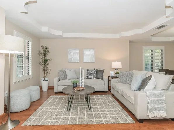 697 E Pintail Cir, Fresno, CA 93730