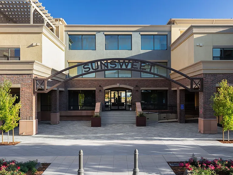 Sunsweet Apartments — Photo 17
