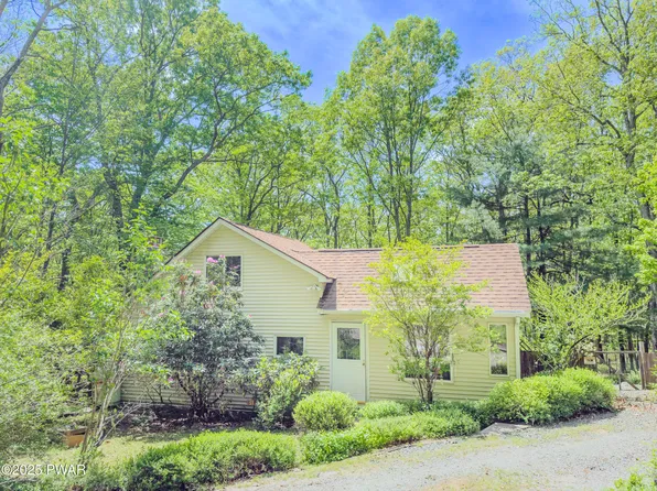 516 Lake Rd, Hawley, PA 18428