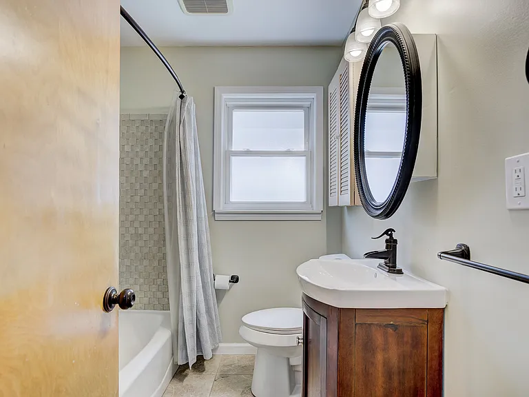 524 S Stephenson Hwy — Photo 7