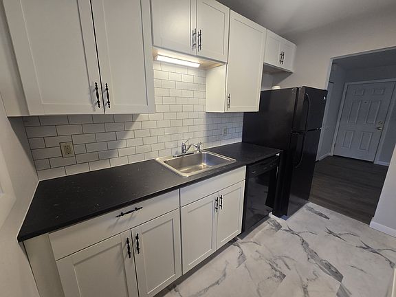 2nd image of 205 Blakely Rd #1