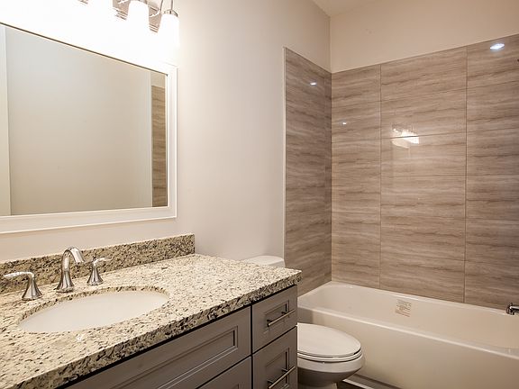 4th image of 1417 SW 14th Ct #B