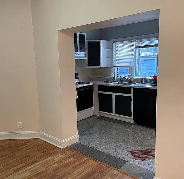 5112 James St — Photo 1