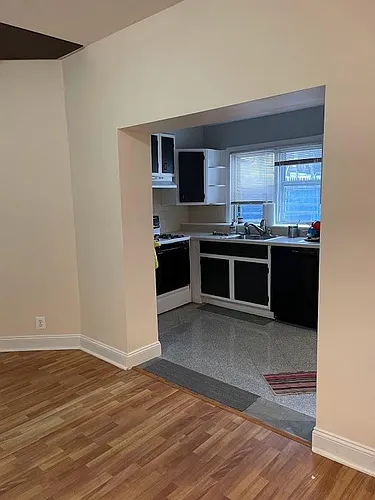 5112 James St Photo 1
