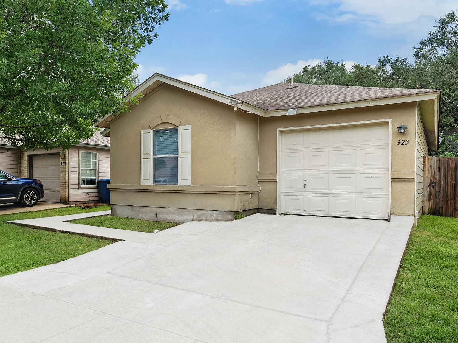 323 Amberdale Oak - 1 — Photo 2