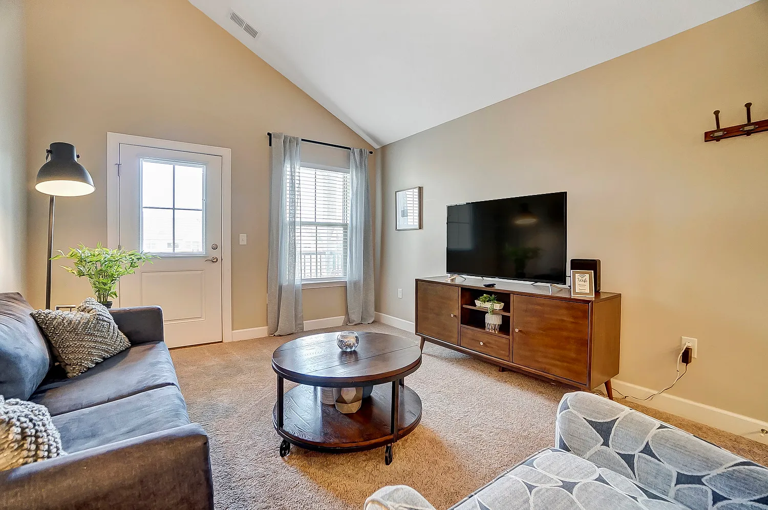 1 bed, $4,470 — Photo 4
