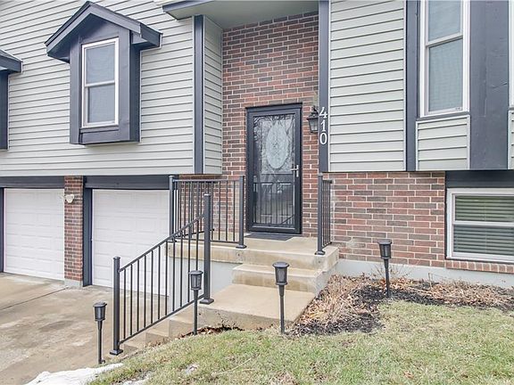 3rd image of 410 NE Station Dr
