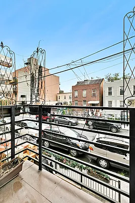 Rented by Compass | media 12