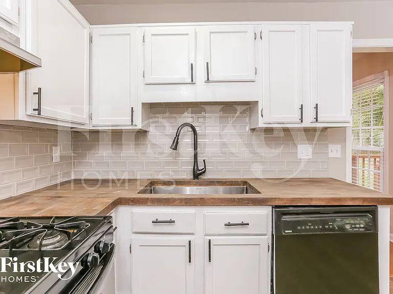 5395 Telford Ct — Photo 9