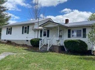 146 Possum Hollow Rd, Narrows, VA 24124