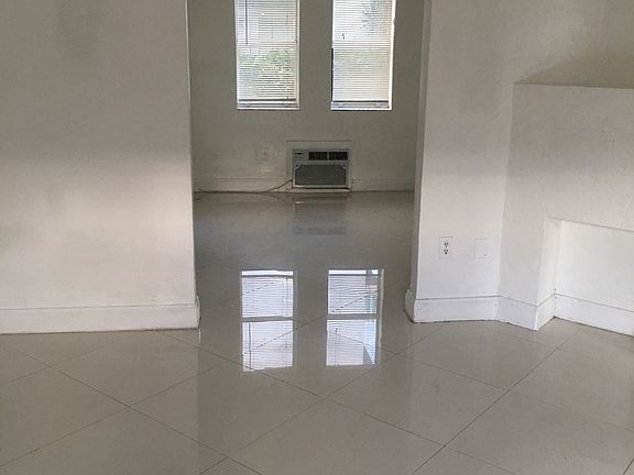 5th image of 1945 Bay Dr APT 3