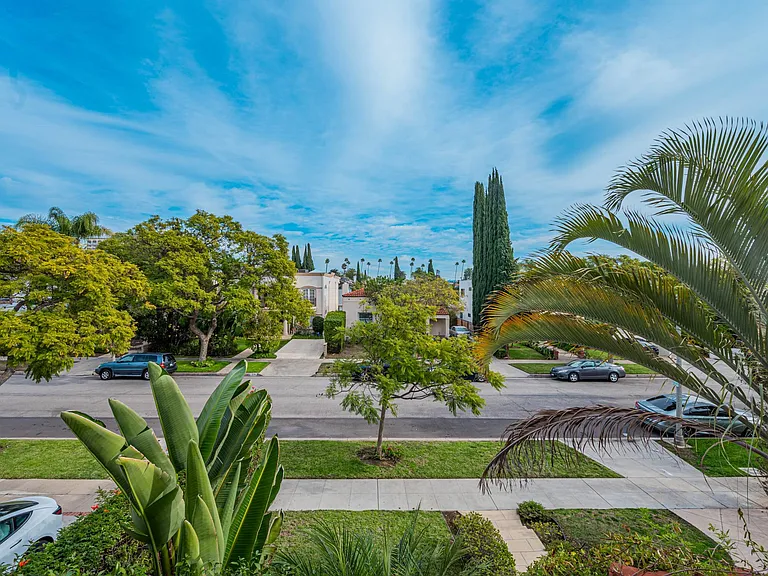 305 N Palm Dr — Photo 14