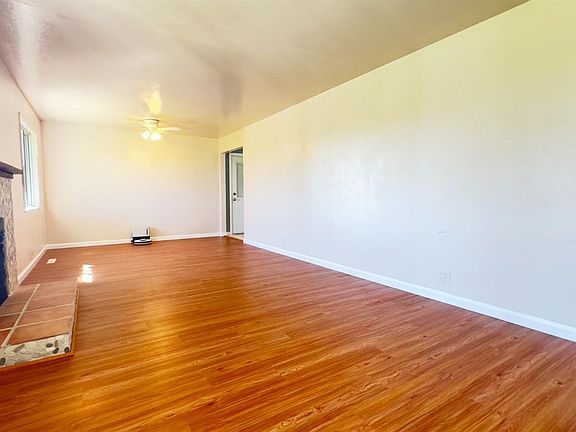 2nd image of 483 Mountain View Avenue