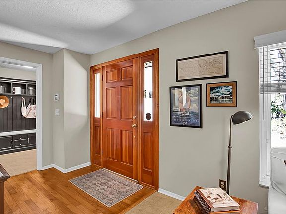 3rd image of 323 Roebling Rd N