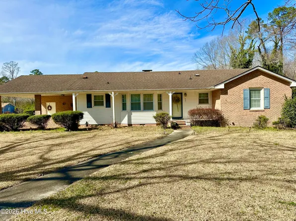 201 Pecan Drive, Elizabethtown, NC 28337