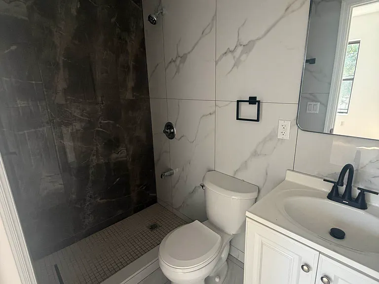 1691 Linden St #1 — Photo 3