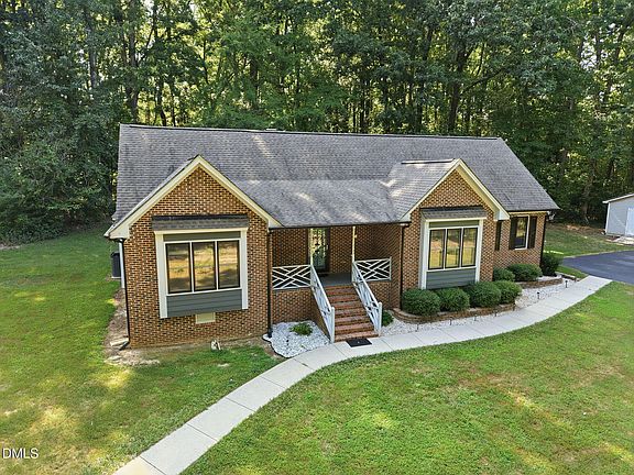 2nd image of 946 Cooke Rd