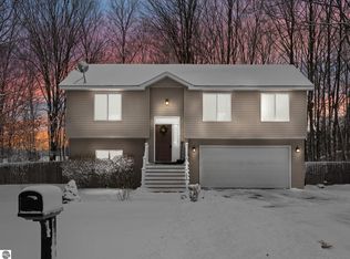 2334 Grouse Dr, Traverse City, MI 49685